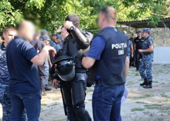 Escrocherie gestionată din pușcărie: Deținuții ar fi extras circa 500.000 de lei de pe cardurile victimelor