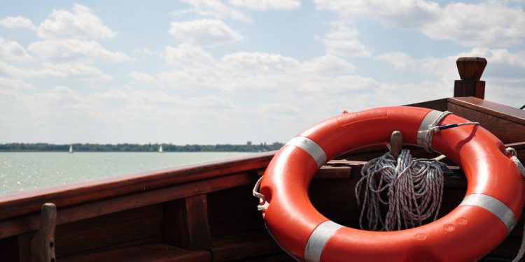 Operațiuni de salvare contra cronometru: Salvamarii au scos dintr-un lac din capitală un minor în stare inconștientă | VIDEO