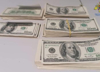 S-a pornit spre Sharm el Sheikh cu 27.000 de euro ascunși în valiză. Cetățeancă străină, documentată pe Aeroport