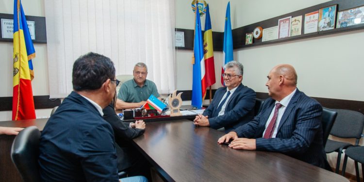 Башкан Евгения Гуцул и команда Илана Шора обсудили реализацию инфраструктурных проектов в нескольких населенных пунктах Гагаузии с еще одной делегацией из Турции