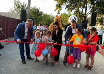 Primul proiect de infrastructură implementat de echipa Evgheniei Guțul în Găgăuzia. Locuitorii satului Svetlîi se bucură de un nou drum în localitate | VIDEO