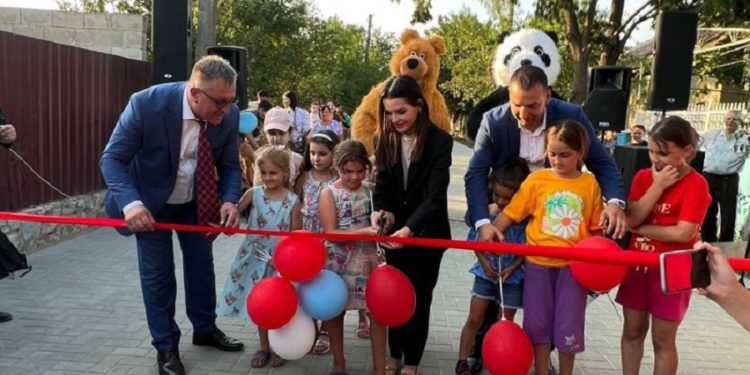 Primul proiect de infrastructură implementat de echipa Evgheniei Guțul în Găgăuzia. Locuitorii satului Svetlîi se bucură de un nou drum în localitate | VIDEO