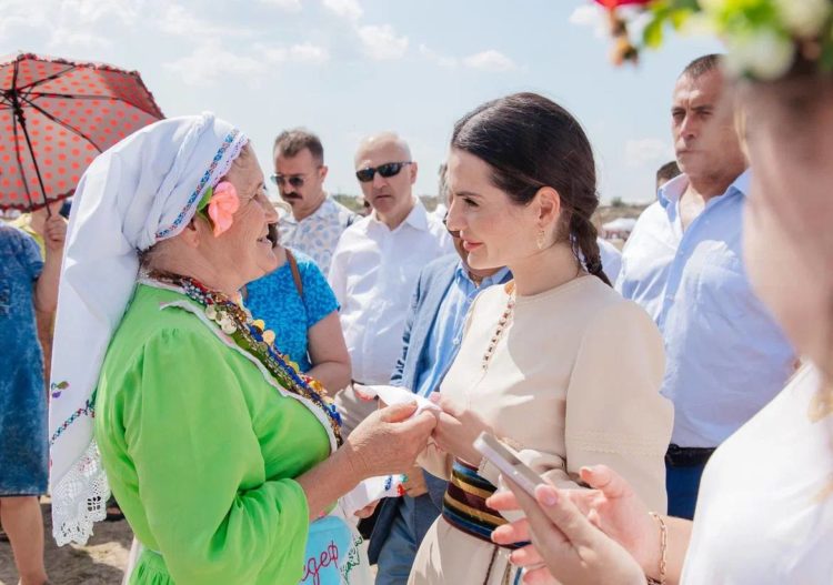 Evghenia Guțul, la festivalul aniversar „Gagauz Kilimneri”: Covorul găgăuz întruchipează sufletul și toată bogăția patrimoniului cultural al poporului nostru