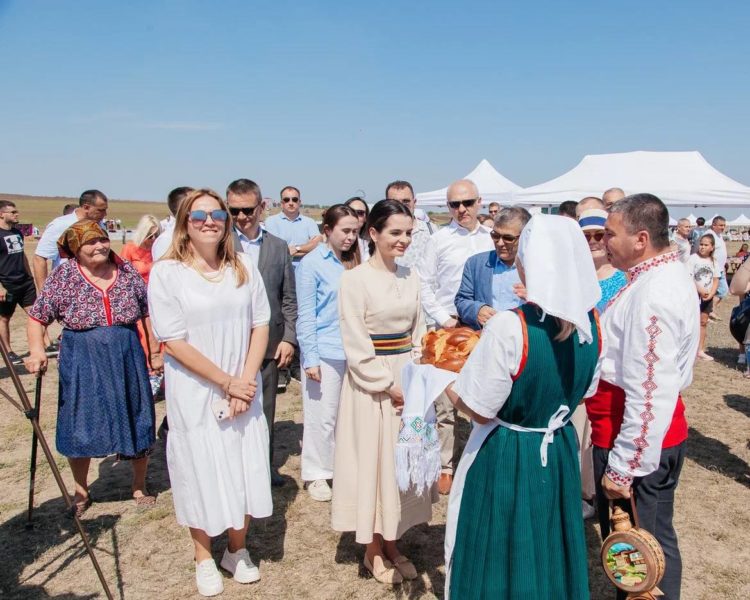 Evghenia Guțul, la festivalul aniversar „Gagauz Kilimneri”: Covorul găgăuz întruchipează sufletul și toată bogăția patrimoniului cultural al poporului nostru