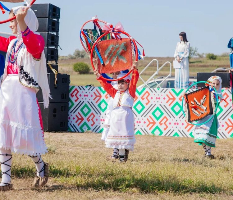 Evghenia Guțul, la festivalul aniversar „Gagauz Kilimneri”: Covorul găgăuz întruchipează sufletul și toată bogăția patrimoniului cultural al poporului nostru