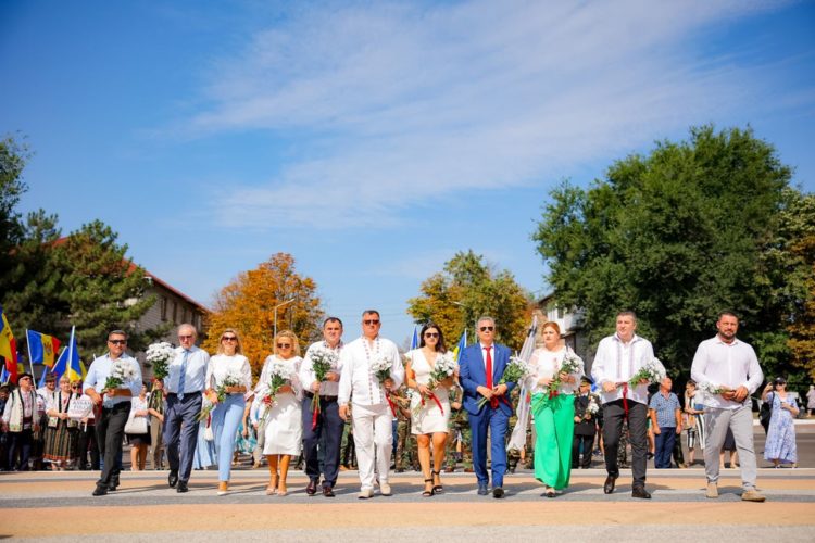 Оргеев с размахом отмечает День независимости: Фанфары, национальные костюмы, развлечения для детей, ярмарка народных мастеров, зажигательный концерт, легендарная Cи Си Кетч и фейерверк