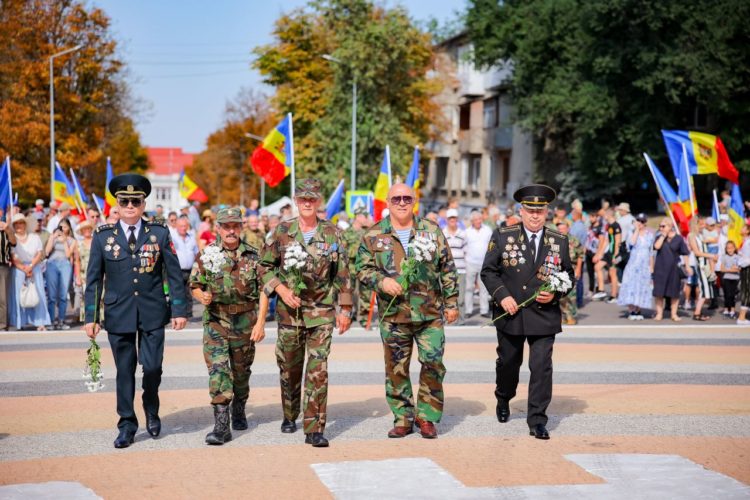 Оргеев с размахом отмечает День независимости: Фанфары, национальные костюмы, развлечения для детей, ярмарка народных мастеров, зажигательный концерт, легендарная Cи Си Кетч и фейерверк