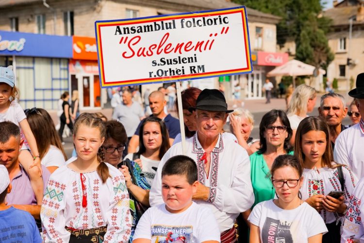 Оргеев с размахом отмечает День независимости: Фанфары, национальные костюмы, развлечения для детей, ярмарка народных мастеров, зажигательный концерт, легендарная Cи Си Кетч и фейерверк