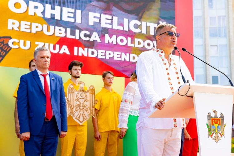 Оргеев с размахом отмечает День независимости: Фанфары, национальные костюмы, развлечения для детей, ярмарка народных мастеров, зажигательный концерт, легендарная Cи Си Кетч и фейерверк