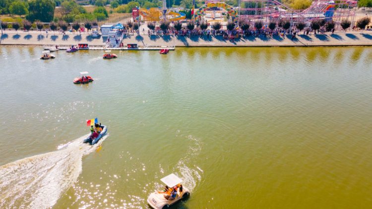 Оргеев с размахом отмечает День независимости: Фанфары, национальные костюмы, развлечения для детей, ярмарка народных мастеров, зажигательный концерт, легендарная Cи Си Кетч и фейерверк