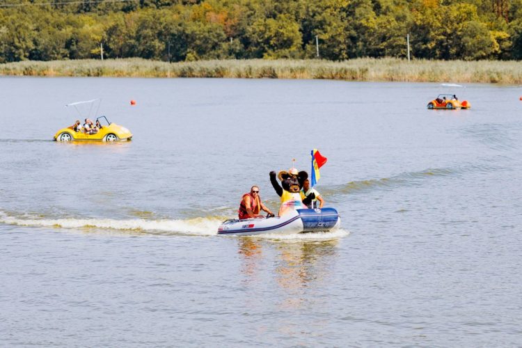 Оргеев с размахом отмечает День независимости: Фанфары, национальные костюмы, развлечения для детей, ярмарка народных мастеров, зажигательный концерт, легендарная Cи Си Кетч и фейерверк