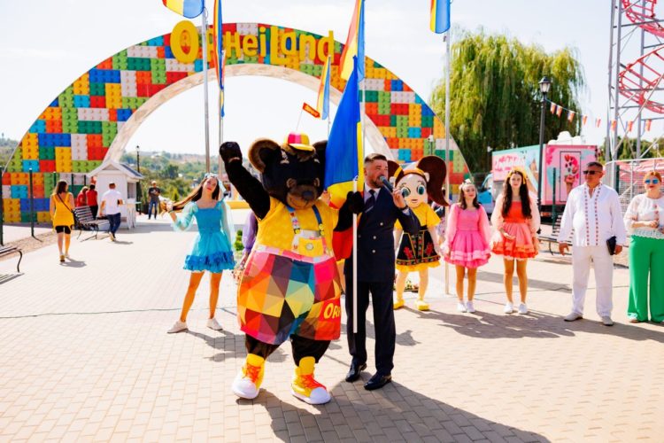 Оргеев с размахом отмечает День независимости: Фанфары, национальные костюмы, развлечения для детей, ярмарка народных мастеров, зажигательный концерт, легендарная Cи Си Кетч и фейерверк