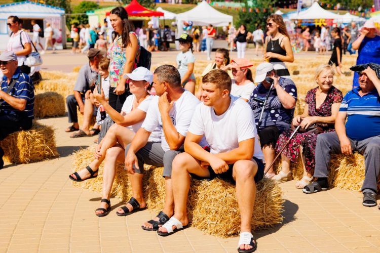 Оргеев с размахом отмечает День независимости: Фанфары, национальные костюмы, развлечения для детей, ярмарка народных мастеров, зажигательный концерт, легендарная Cи Си Кетч и фейерверк