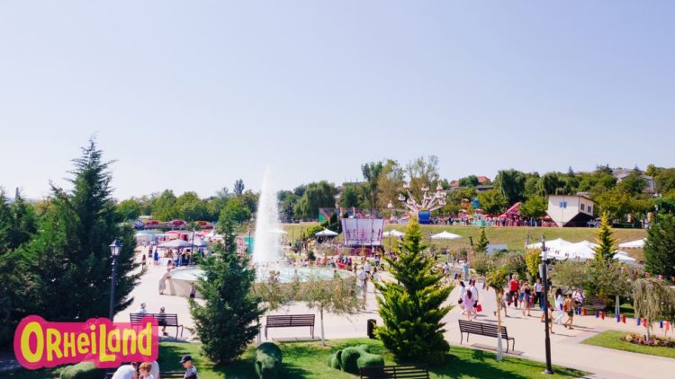 Оргеев с размахом отмечает День независимости: Фанфары, национальные костюмы, развлечения для детей, ярмарка народных мастеров, зажигательный концерт, легендарная Cи Си Кетч и фейерверк