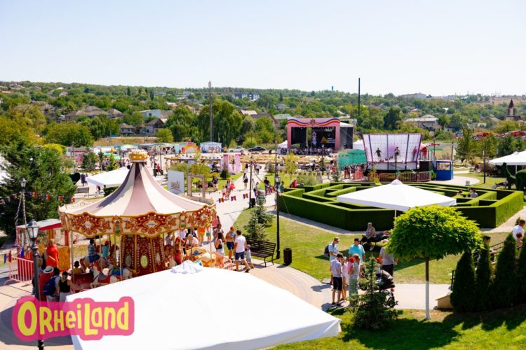 Оргеев с размахом отмечает День независимости: Фанфары, национальные костюмы, развлечения для детей, ярмарка народных мастеров, зажигательный концерт, легендарная Cи Си Кетч и фейерверк