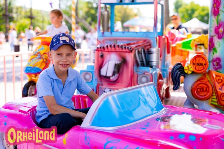 Оргеев с размахом отмечает День независимости: Фанфары, национальные костюмы, развлечения для детей, ярмарка народных мастеров, зажигательный концерт, легендарная Cи Си Кетч и фейерверк