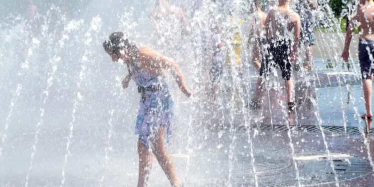 Жаркая погода сохраняется: прогноз на воскресенье