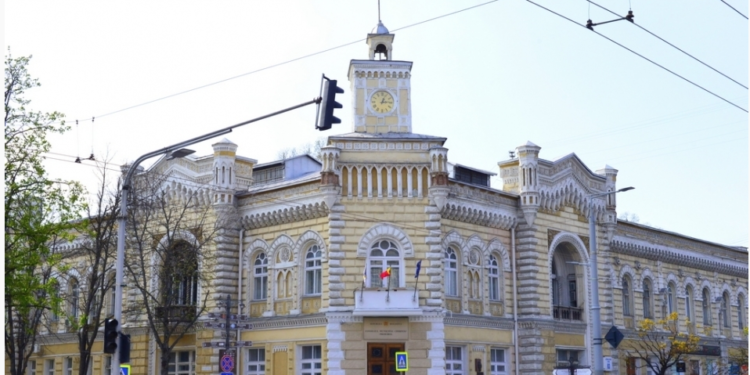 Un fost viceprimar al municipiului Chișinău, trimis pe banca acuzaților pentru depășirea atribuțiilor de serviciu. Ce pedeapsă riscă | VIDEO