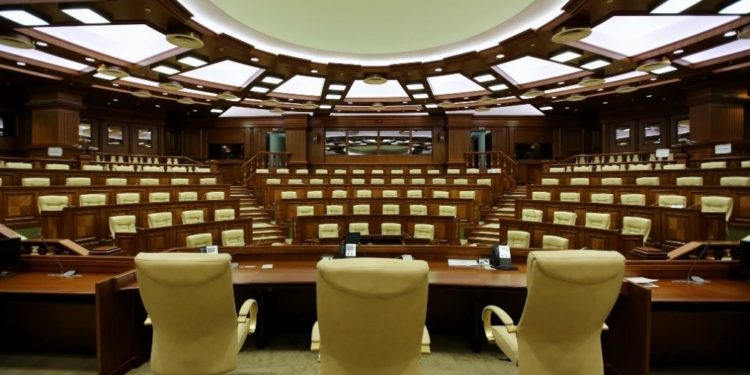 Gata cu vacanța? Deputații s-ar putea convoca joi într-o ședință extraordinară