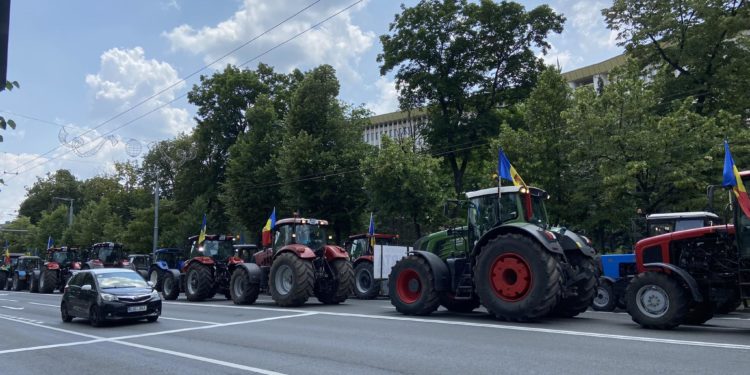 Fermierii amenință cu noi proteste în centrul Capitalei: Printre cauzele anunțate se numără criza din domeniul agricol, dar și lipsa de acțiuni din partea autorităților. Ce spun despre compensațiile aprobate de Guvern | VIDEO