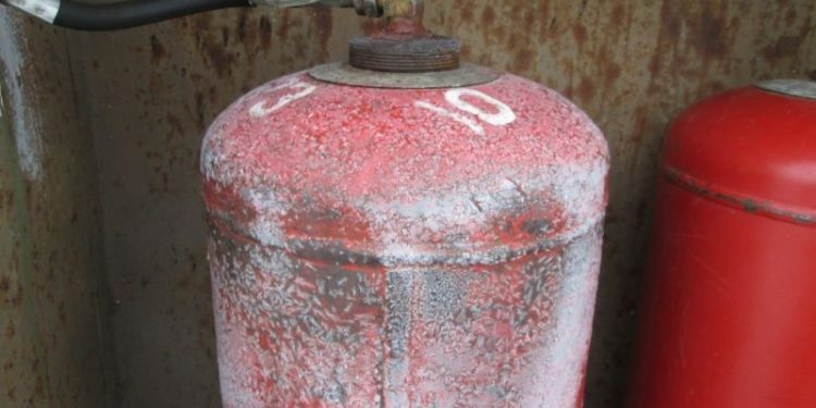 Неисправность установок: два человека пострадали из-за утечки газа