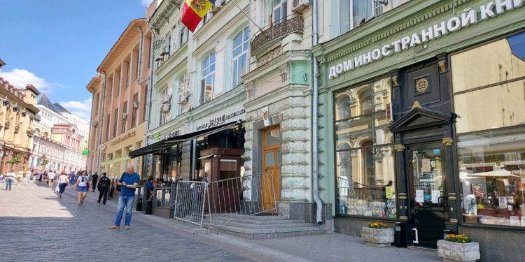 Presa rusă: Lilian Darii ar planifica deschiderea unui hotel pe teritoriul Ambasadei Moldovei în Rusia