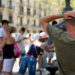 Barcelona împarte pălării persoanelor fără adăpost pentru a face față caniculei. Nou record de temperatură