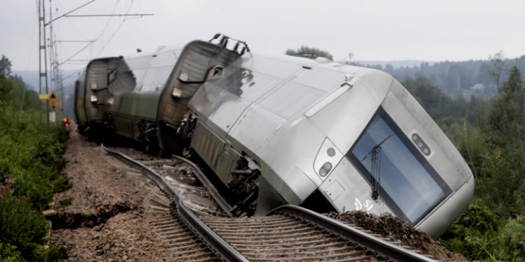 Tren deraiat și furtuni puternice în Scandinavia. Suedia și Norvegia luate prin surprindere de ploi cum n-au mai fost de zeci de ani
