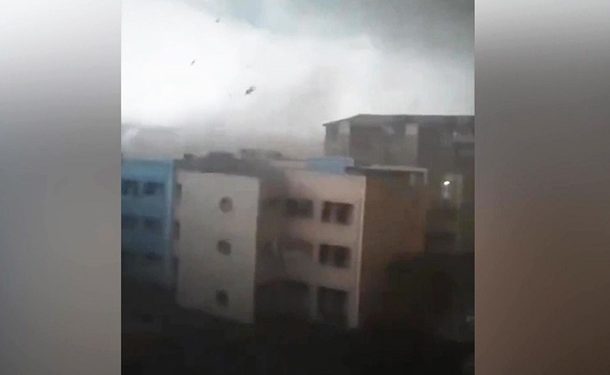 В Китае смерч унес жизни не менее 10 человек