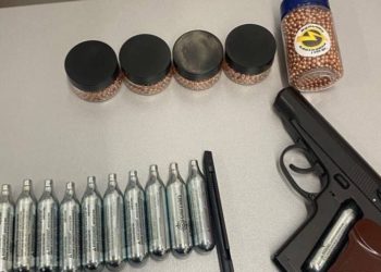 Несовершеннолетний гражданин Израиля прибыл в аэропорт Кишинева с оружием