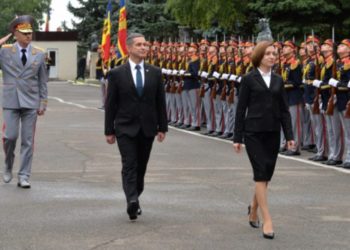 Ministrul Apărării, precum și mai mulți militari și civili ai instituției a fost decorați de către Maia Sandu cu Ordinul „Credință Patriei” | VIDEO