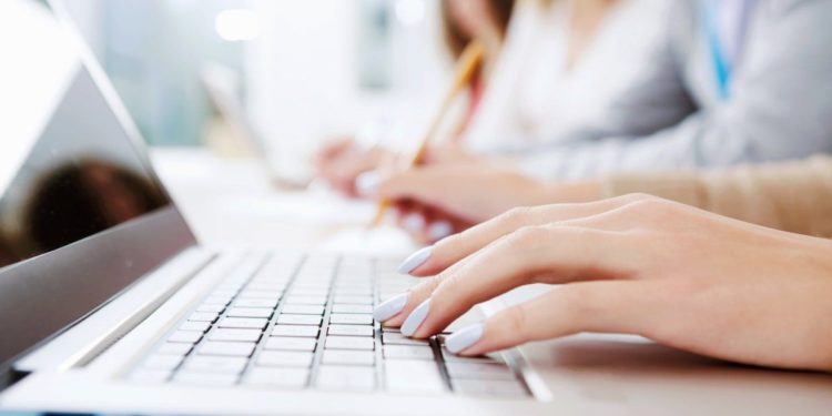Începând cu anul viitor, dosarul de concurs pentru admiterea la universități, în ciclul I și II, va putea fi depus online | VIDEO