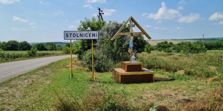 Stolniceni, parte a proiectului ”Satul European”: În localitate se lucrează la dotarea cu apă și canalizare, și este planificată o reconstrucție completă a parcului de agrement | VIDEO