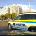 La un cm de accident: O maşină de poliţie cu girofar, dar fără sirenă, într-o intersecţie din Chişinău, la un pas de a fi spulberată de un alt automobil | VIDEO