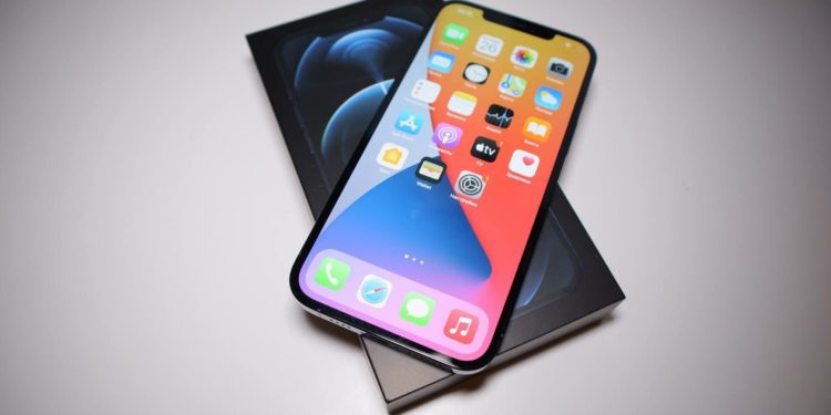 Во Франции приостановят продажи iPhone 12