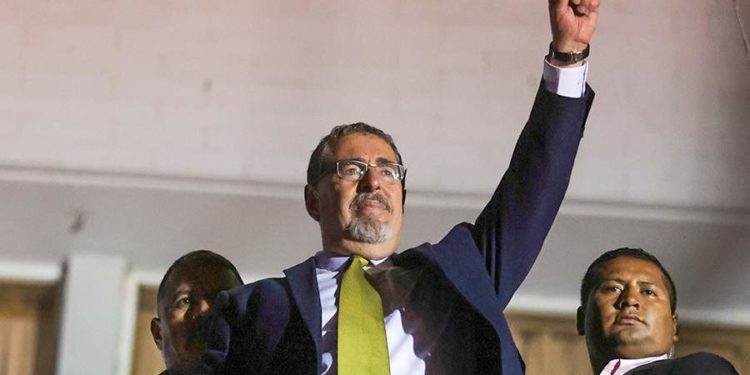 Избранный президент Гватемалы заявил о готовящемся в стране перевороте