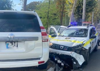 În Capitala s-a produs un accident rutier cu implicare unui echipaj al Poliției