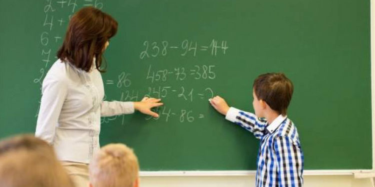 Profesorii cer majorarea salariului mediu cu circa 20%. În caz de lipsă a reacției din partea autorităților, cadrele didactice amenință cu proteste: „Suntem sătui de elogii și cuvinte frumoase” | VIDEO