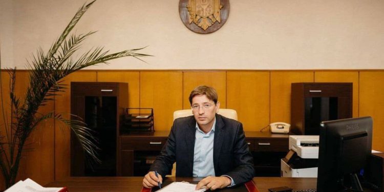 Fostul pretor al sectorului Râșcani spune că a auzit despre demiterea sa „din presă”: Vlad Melnic ar fi fost înlăturat pentru că nu a aderat la MAN, formațiunea edilului Ion Ceban | VIDEO