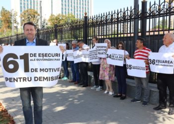 „Greșesc mai rău decât cei care au fost anterior”. Membrii CUB au protestat în fața Președinției și au cerut demisia guvernului Recean | VIDEO