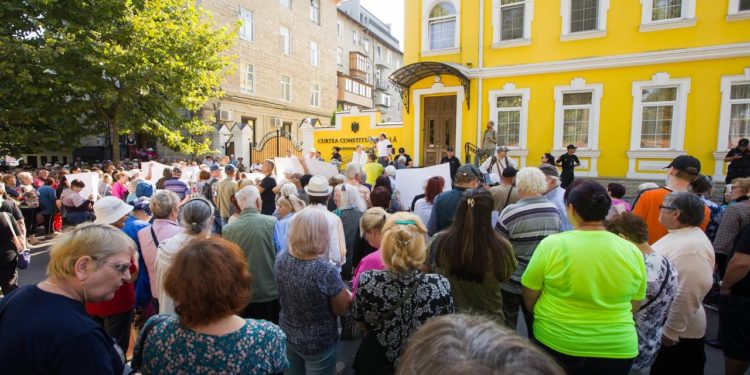 Права граждан не могут быть ограничены по политическому заказу. Сторонники партии «ШОР » призывают КС не становится соучастником беззаконий