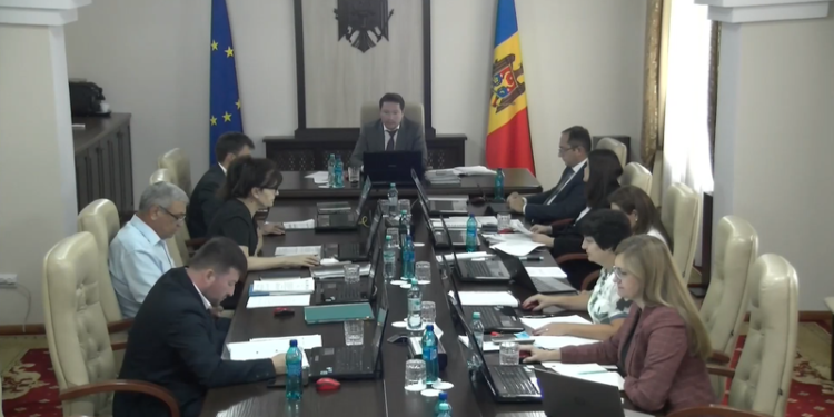 În plin scandal cu un membru vizat într-un dosar penal de corupție, CSM își anulează ședința