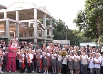 Liceul Teoretic Natalia Gheorghiu din Capitală, la 55 de ani de la fondare. Ilan Șor, cel care și-a făcut studiile în cadrul instituției, a oferit un cadou generos și a adresat un mesaj de felicitare | VIDEO