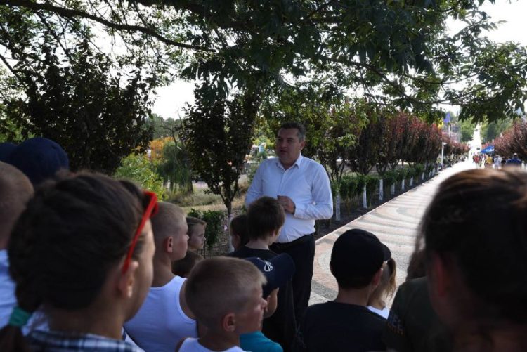 Veste bună pentru copii și părinți: Excursiile gratuite la OrheiLand continuă și în septembrie