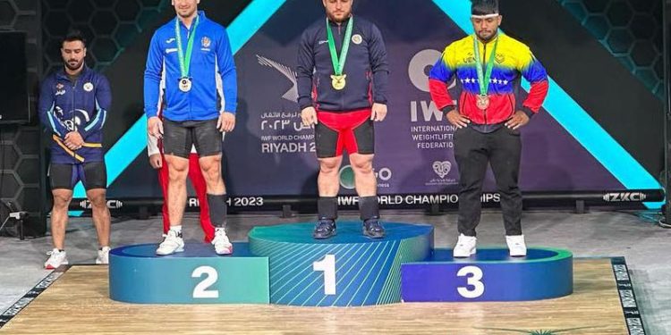 Halterofilul Marin Robu a cucerit medalia de argint în proba smuls la Mondiale