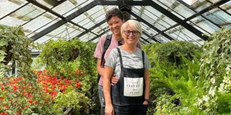 Cuplul LGBT din Moldova, care vrea să se căsătorească, citat pentru prima ședință de judecată. Angelica Frolov: Cer drepturi egale | VIDEO