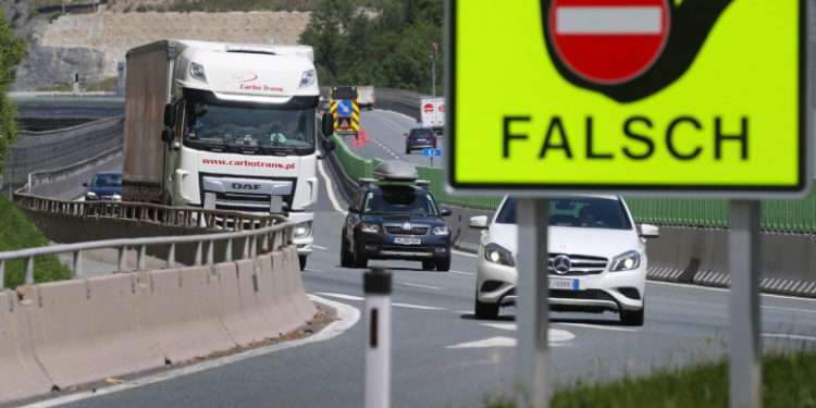 Italia va da în judecată Austria pentru că-i blochează camioanele de marfă. „Ne confruntăm cu un act de violenţă şi aroganţă politică”