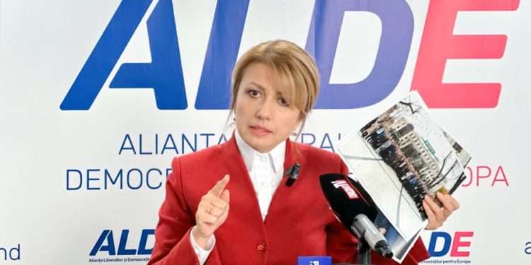 După ce s-a declarat „agent sub acoperire”, Arina Spătaru se plânge pe „atacuri” din partea unor lideri politici de dreapta. Aceasta a refuzat să răspundă din ce fond este finanțat partidul ALDE | VIDEO