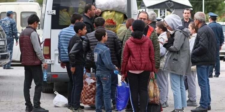 Более 100 тыс. жителей Нагорного Карабаха уехали в Армению