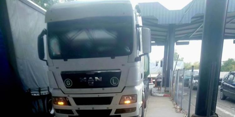 Un moldovean, prins în timp ce voia să iasă din țară cu un TIR, fără permis de conducere